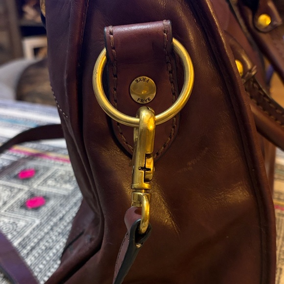 Frye brand, beautiful leather Handbag with adjustable strap. - Picture 4 of 8